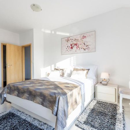 Villa Spark With Heated Pool In Rogoznica Зечево Экстерьер фото