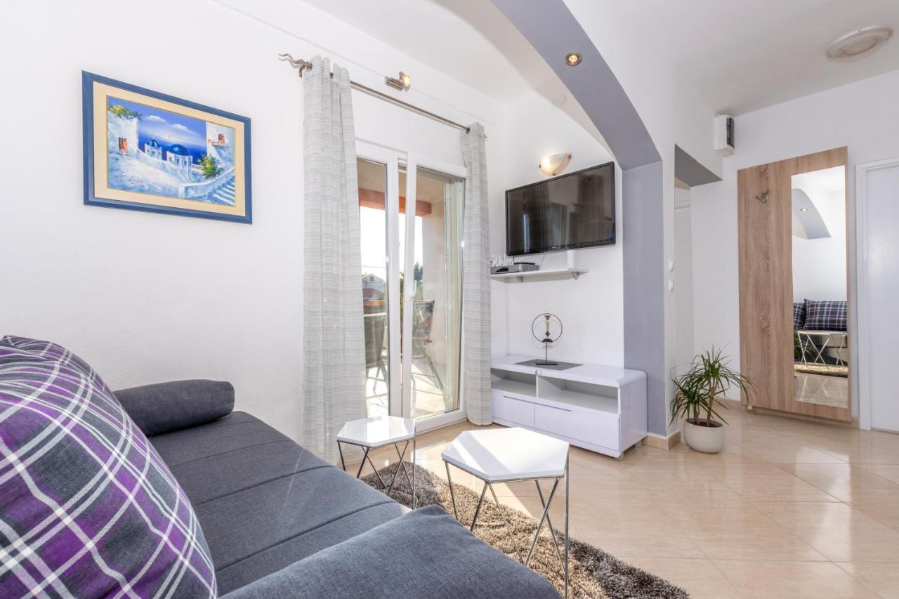 Villa Spark With Heated Pool In Rogoznica Зечево Экстерьер фото