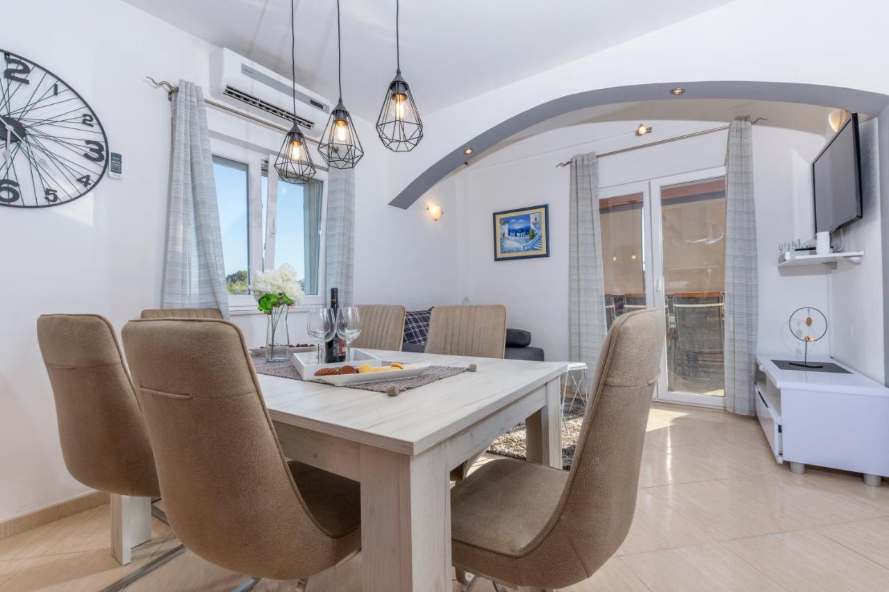 Villa Spark With Heated Pool In Rogoznica Зечево Экстерьер фото