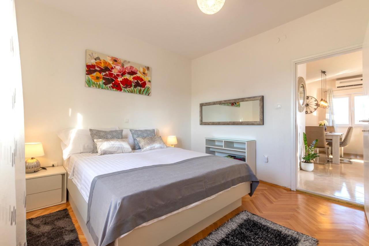 Villa Spark With Heated Pool In Rogoznica Зечево Экстерьер фото