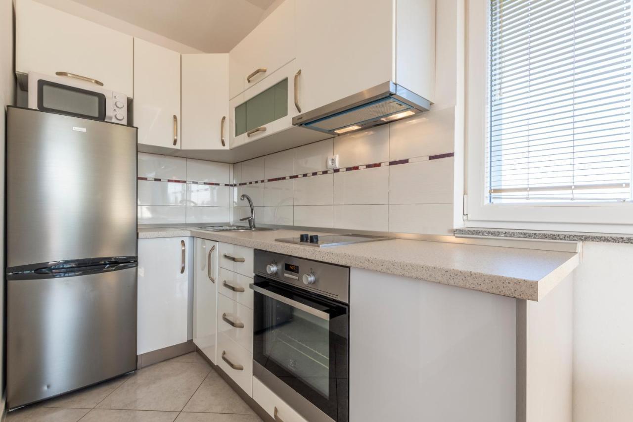 Villa Spark With Heated Pool In Rogoznica Зечево Экстерьер фото