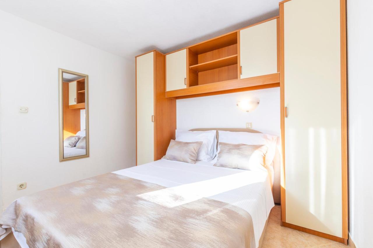 Villa Spark With Heated Pool In Rogoznica Зечево Экстерьер фото
