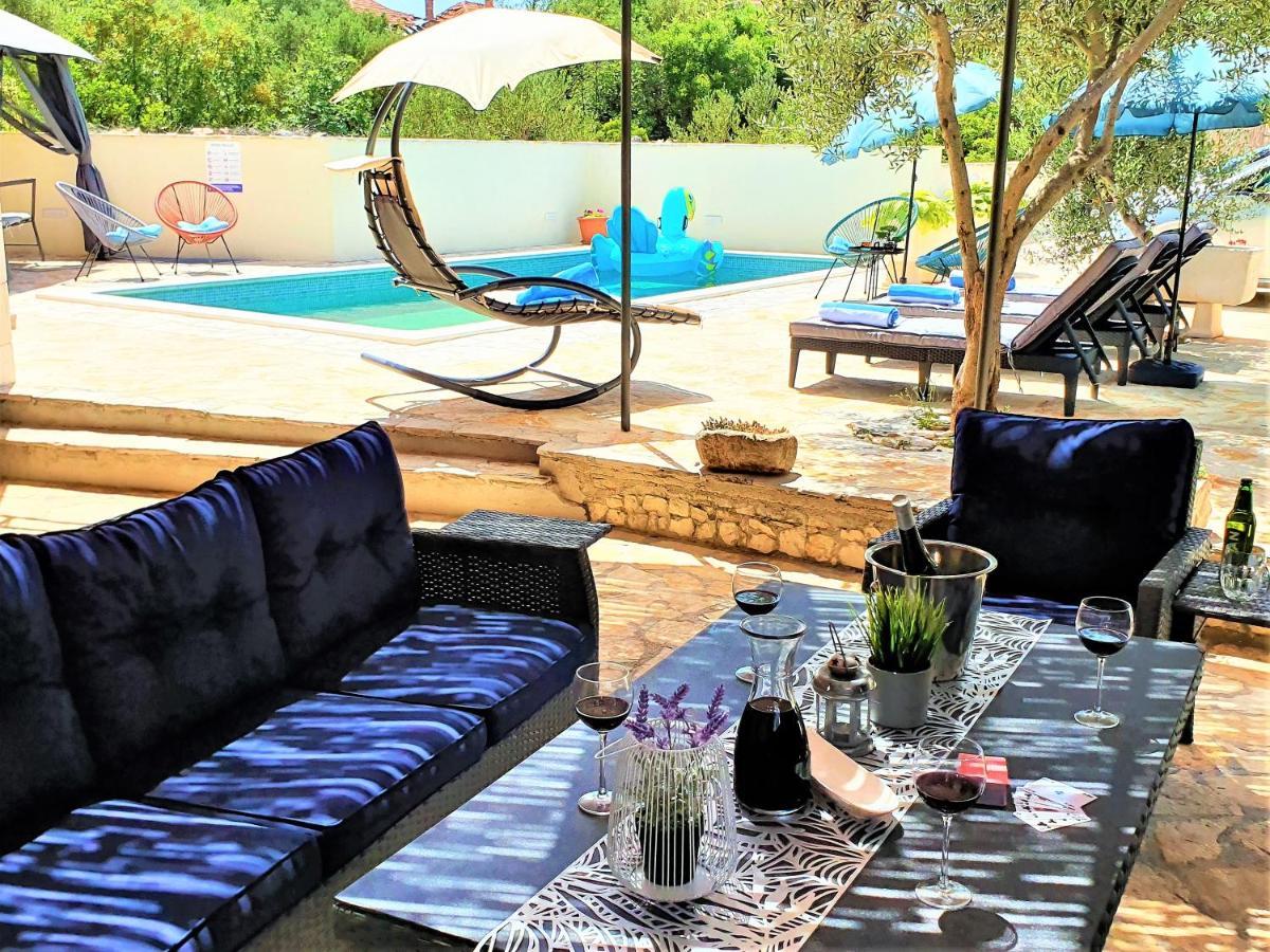 Villa Spark With Heated Pool In Rogoznica Зечево Экстерьер фото